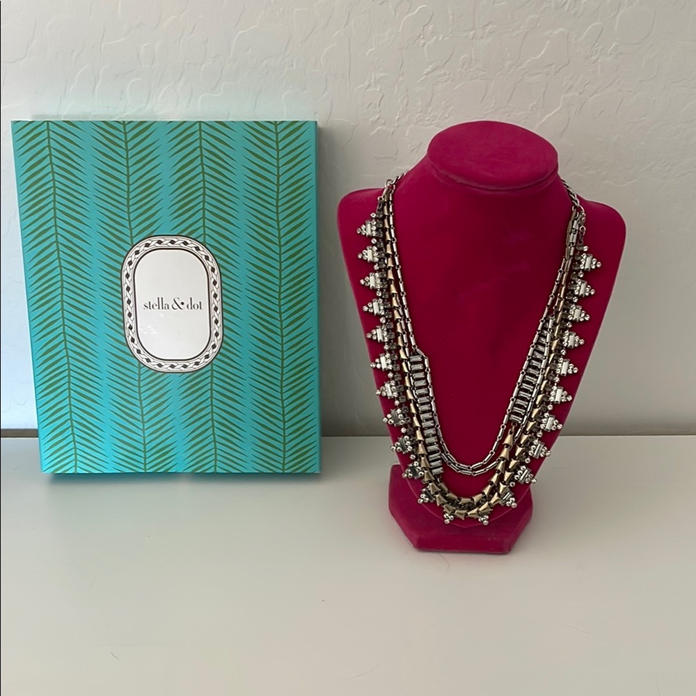 Stella & Dot Silver Sutton Necklace